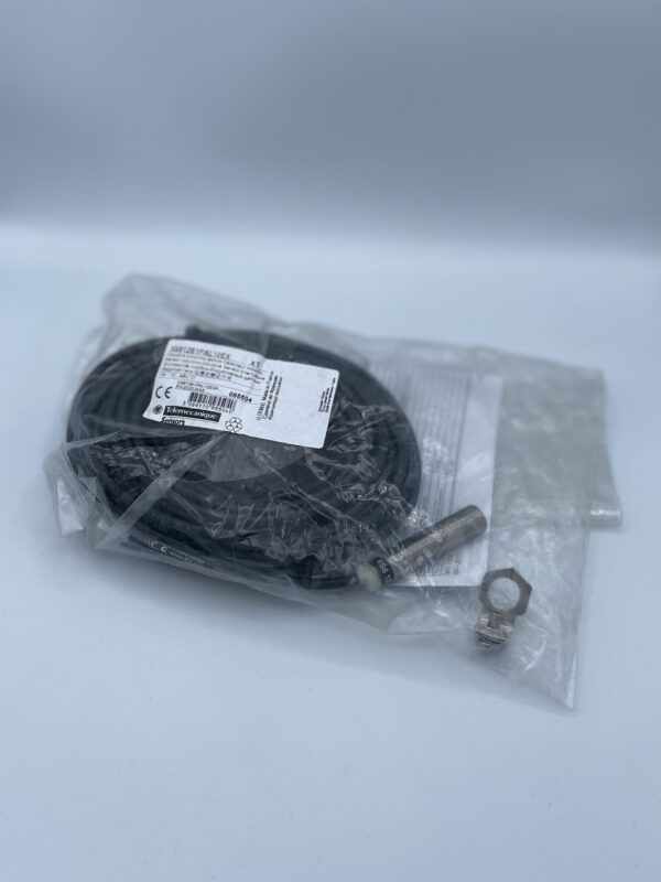 EA2657 Telemecanique XS612B1PAL10EX Sensor